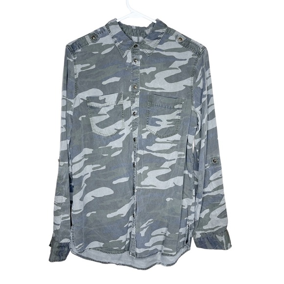 Express Boyfriend Oversized Style Camo Button Down Casual Shirt Women's Medium - Picture 1 of 8